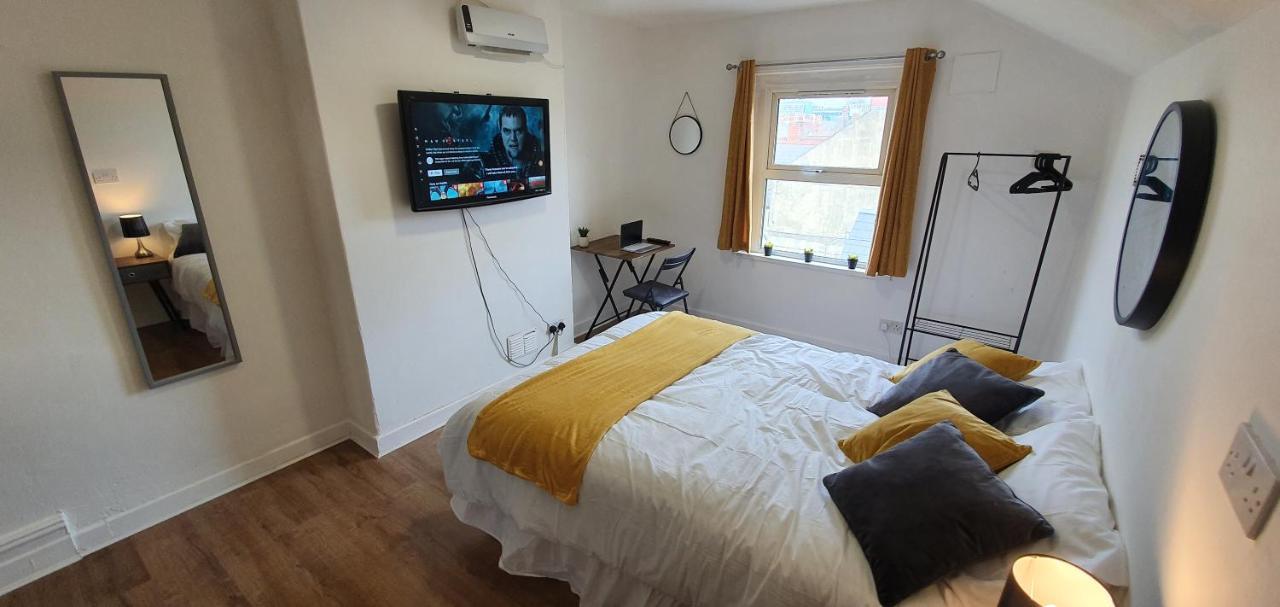 Fast Broadband, Budget Stay, Free Netflix. Cardiff Luaran gambar